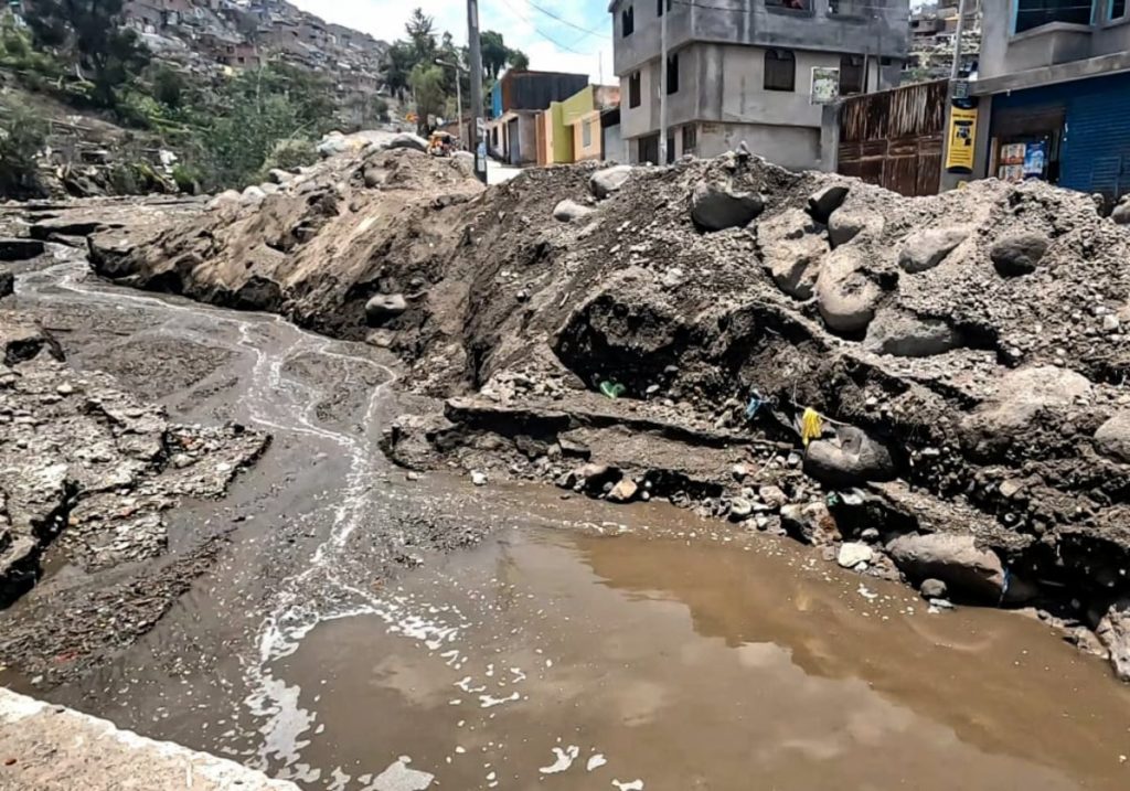 Arequipa Huaico Deja A Familias Sin Viviendas En El Distrito