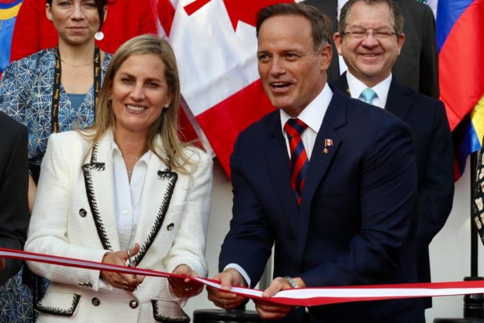 La presidenta del Congreso de la República, María del Carmen Alva Prieto, reafirmó su apoyo al sector minero, durante su participación en la ceremonia de inauguración de “Expo Mina Perú 2022” ( Foto: Congreso de la República)