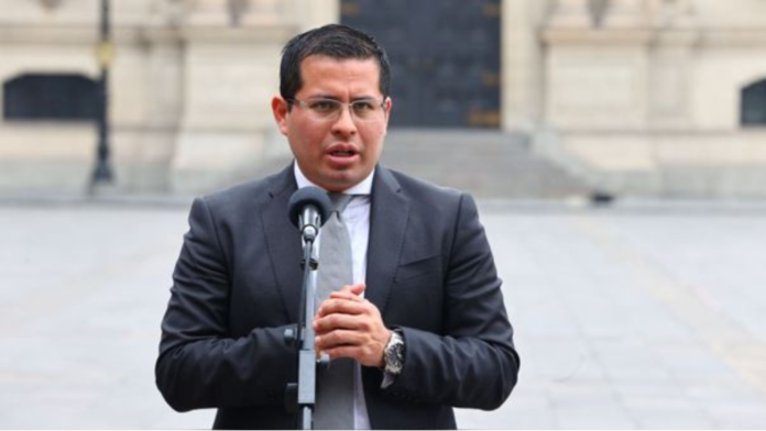 Benji Espinoza Ramos renunció a la defensa del expresidente Pedro Castillo, luego que este anunciara la disolución del Congreso de la República, la intervención del Poder Judicial y decretar estado de Excepción. Foto: Andina.