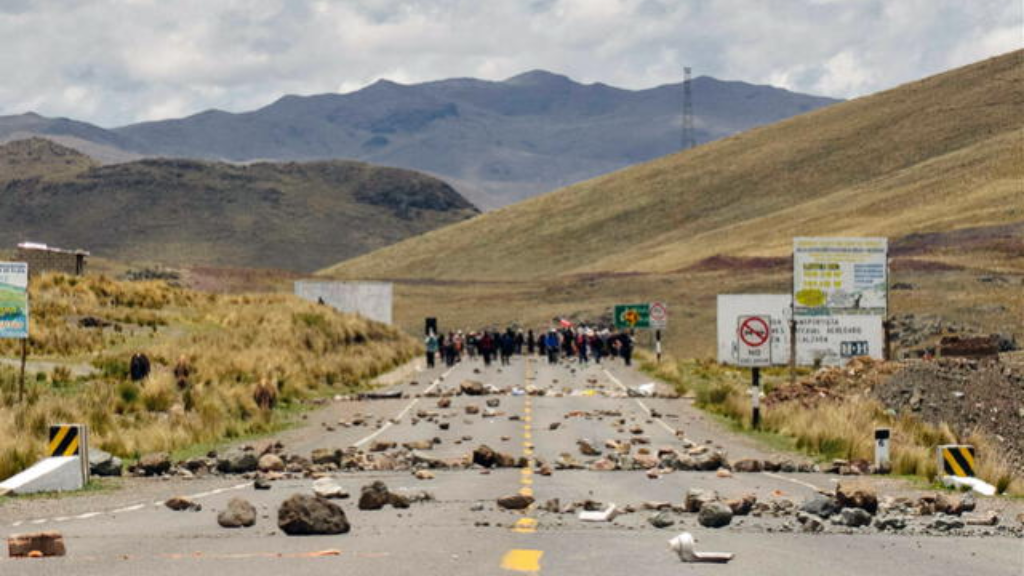 Otras 22 personas cumplen prisión preventiva en distintas regiones por disturbios durante las protestas. Foto: EFE