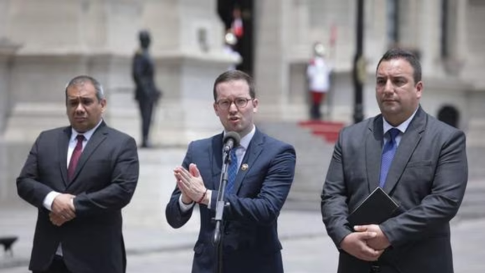 “Una de las grandes preocupaciones para nosotros es la Policía y nuestros militares”, señaló el presidente del partido, Aldo Borrero. Foto: GEC