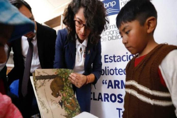 Ministra de Cultura, Leslie Urteaga, en la promoción a la lectura: Tacna ya cuenta con estación de biblioteca pública.