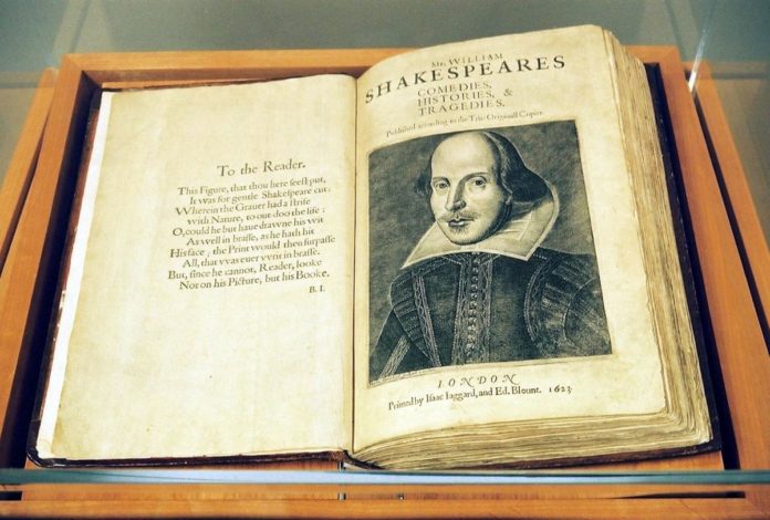 Ejemplar del "Primer Folio" de la recolección de obras de William Shakespeare.