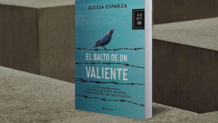 El libro de Alessa Esparza, "El salto de un valiente", donde narra la historia de su abuelo en el Holocausto.