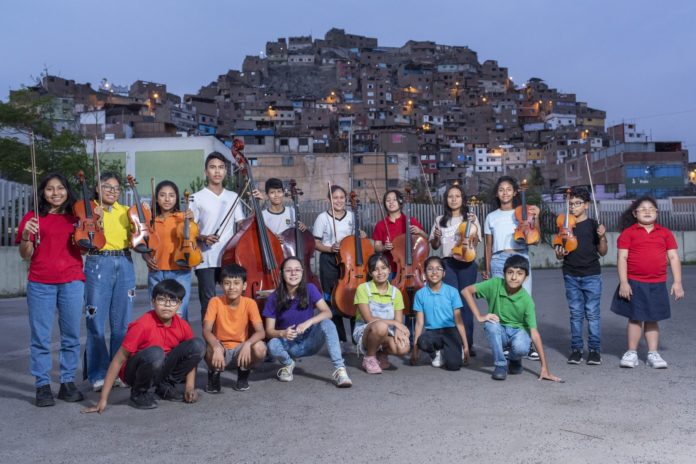 Primera campaña de recaudación de "Sinfonía por el Perú"