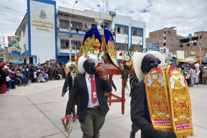 Manifestó Juana Uceda hay diferentes actividades, danza, baile, comida, juegos recreacionales. También cuentan con 18 trabajadores que están al servicio de los clientes que participen de esta feria. Por lo tanto, mañana se realizará el concurso de la danza guerrera de los shapish en la plaza principal de Chupaca, que será de acceso gratuito a todos los concurrentes.