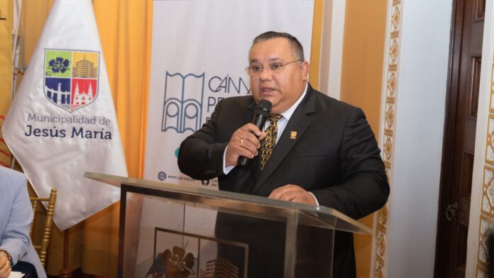 Jesús Gálvez, señaló que la decisión se tomó en acuerdos con la Cámara Peruana del Libro.
