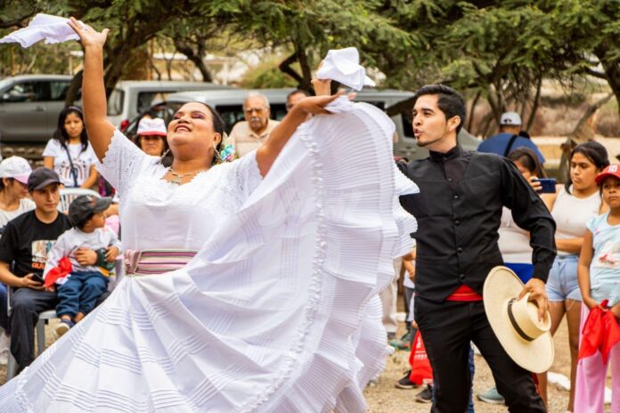 Esta festividad se desarrollará en la explanada del Ministerio de Cultura .