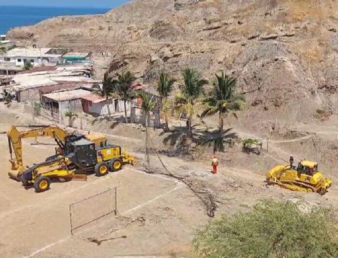 Mediante un acercamiento entre el municipio y el ejército, se está llevando a cabo la implementación de maquinaria pesada para prevenir daños por lluvias en Cancas.