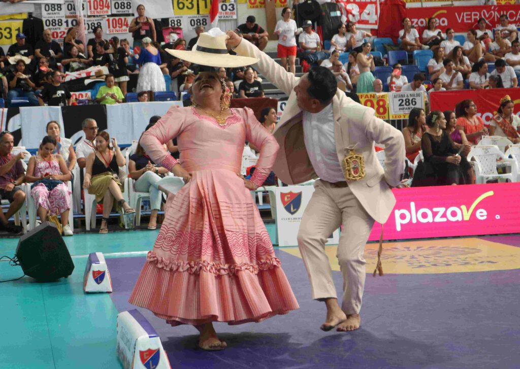 Las parejas de baile compitieron entre sí para poder coronarse como campeones en su categoría. Foto: Paolo Salazar Luy