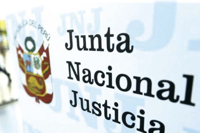 Miembros de la Junta Nacional de Justicia presentaron el día de hoy una denuncia contra el parlamentario Esdras Medina.