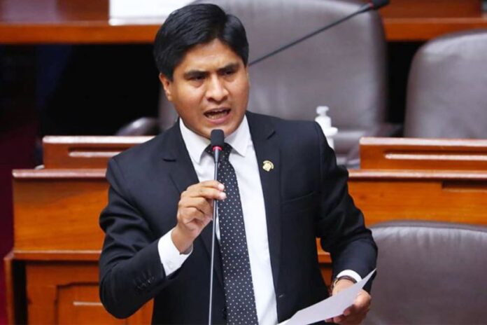 El parlamentario Wilson Soto está recolectando firmas para proceder con la interpelación en contra del ministro de Transportes.
