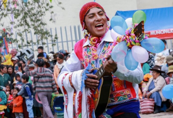 El Carnaval Cusqueño se diferencia de las demás por la autenticidad cultural marcada en tradiciones, costumbres y danzas que identifican a los descendientes de los incas. (Foto: Andina)
