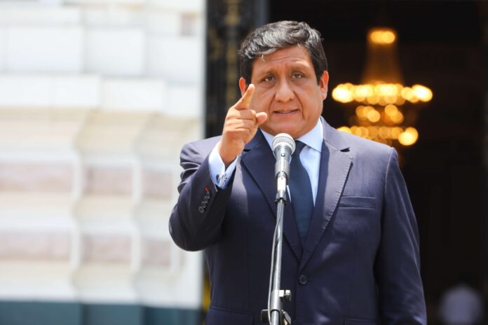 Héctor Ventura ha presentado una denuncia constitucional contra el ex jefe de estado Martín Vizcarra.