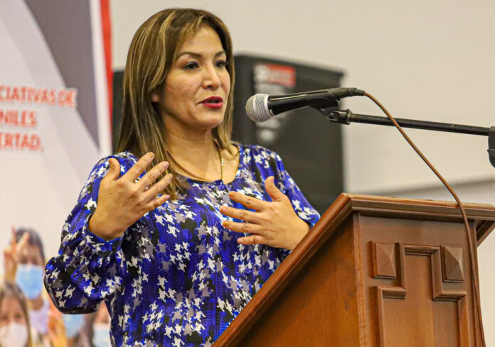 Con 17 fotos a favor, Magaly Ruiz fue blindada por el parlamento peruano.