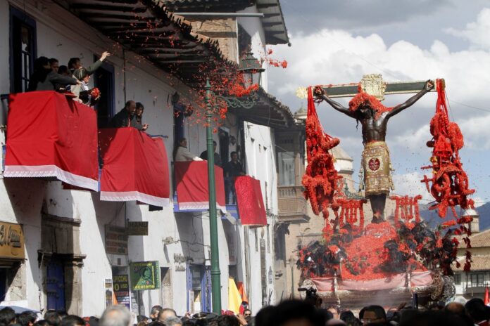 El Cusco, la Semana Santa es acompañada del fervor religioso y solemne en la tradición, las costumbres y el misticismo de la región. (Foto: Andina)