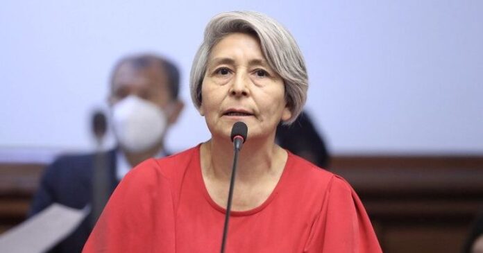 Se acusa a la congresista María Agüero de haber entregado un cheque con errores ortográficos, lo cual ha impedido el cobro de la deuda restante para la empresa constructora Damgiu Costruzioni S. A. C.