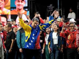 Estados Unidos está considerando nuevas sanciones a Venezuela tras los controvertidos resultados en las elecciones presidenciales del país, con medidas que se harían efectivas si Nicolás Maduro no cumple con las demandas de Washington de una mayor transparencia en el recuento de votos, según avanza Reuters citando a personas familiarizadas con las discusiones.