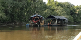 Bloquean pase por el rio Nanay: Comunidades indígenas protestan contra la minería ilegal