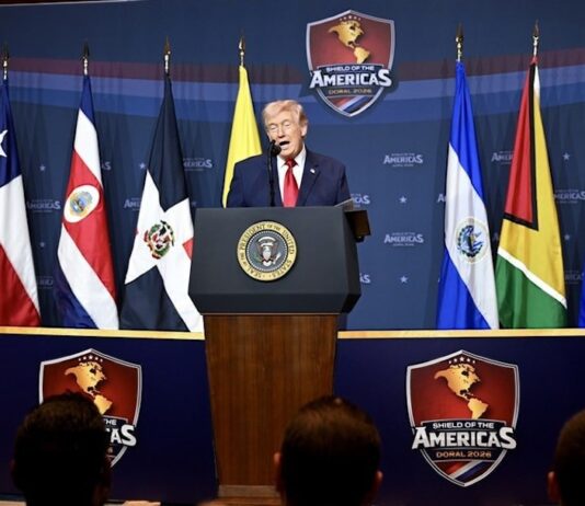 Trump anuncia coalición militar con países de derecha