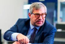 Abogado de Corvetto renuncia en medio de investigaciones fiscales