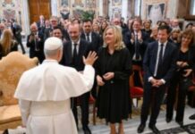 León XIV pide a partidos centrar atención en el pueblo