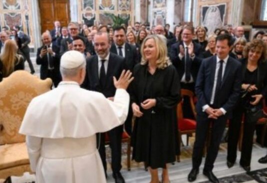 León XIV pide a partidos centrar atención en el pueblo