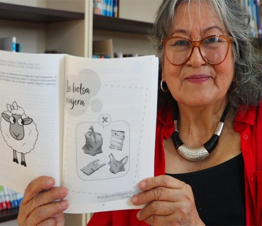 Periodista peruana de 70 años gana premio en España